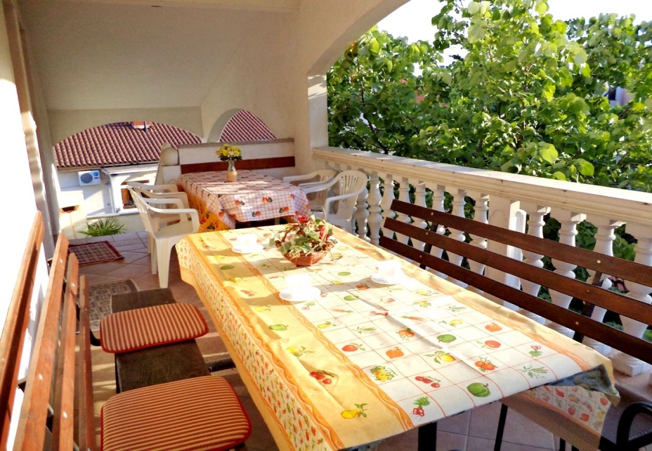 Apartment in Pula - Apartment in Pula with Terrace, Air condition, WIFI, Washing machine (633-1)