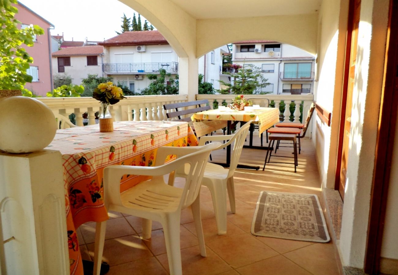 Apartment in Pula - Apartment in Pula with Terrace, Air condition, WIFI, Washing machine (633-1)