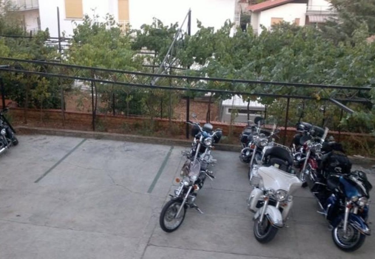 Apartment in Pula - Apartment in Pula with Terrace, Air condition, WIFI, Washing machine (633-1)