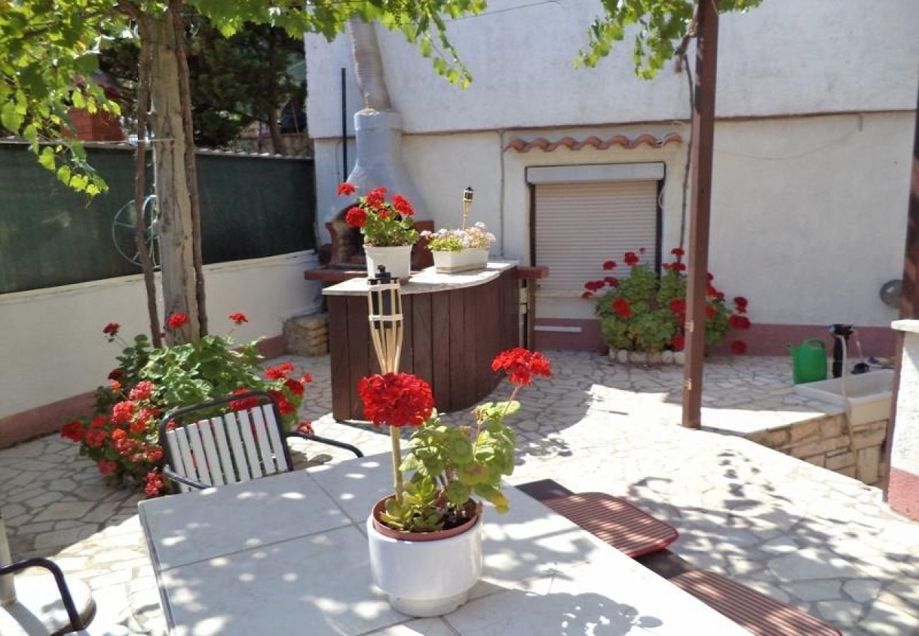 Apartment in Pula - Apartment in Pula with Terrace, Air condition, WIFI, Washing machine (633-1)