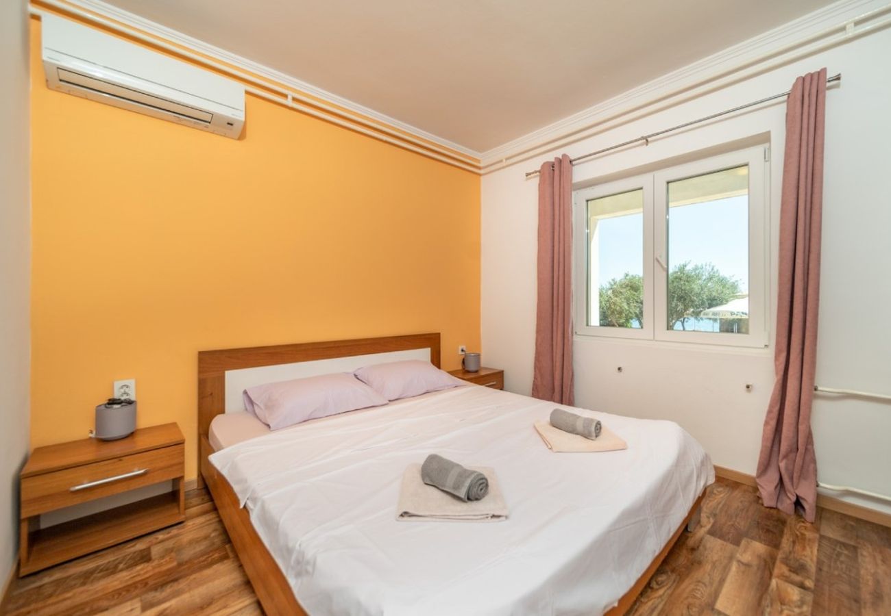 Apartment in Rab - Apartment in Barbat with Seaview, Balcony, Air condition (660-1)