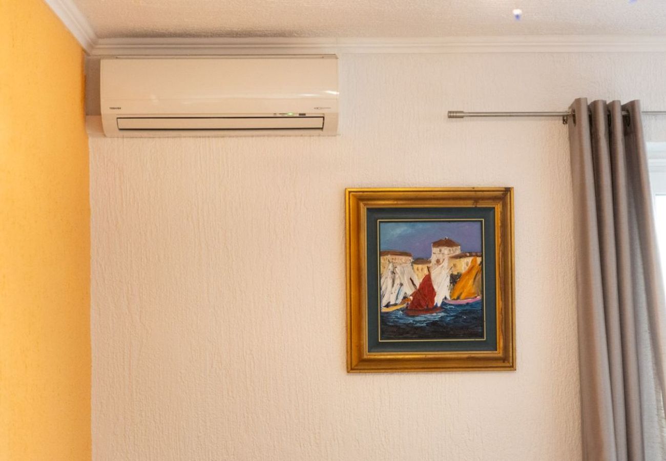 Apartment in Rab - Apartment in Barbat with Balcony, Air condition (660-2)