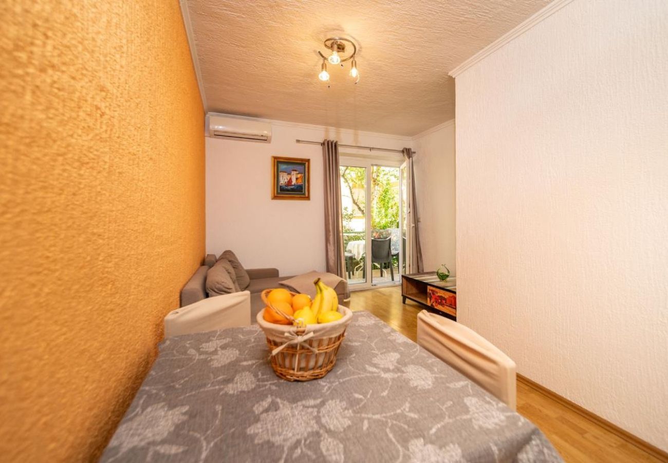 Apartment in Rab - Apartment in Barbat with Balcony, Air condition (660-2)