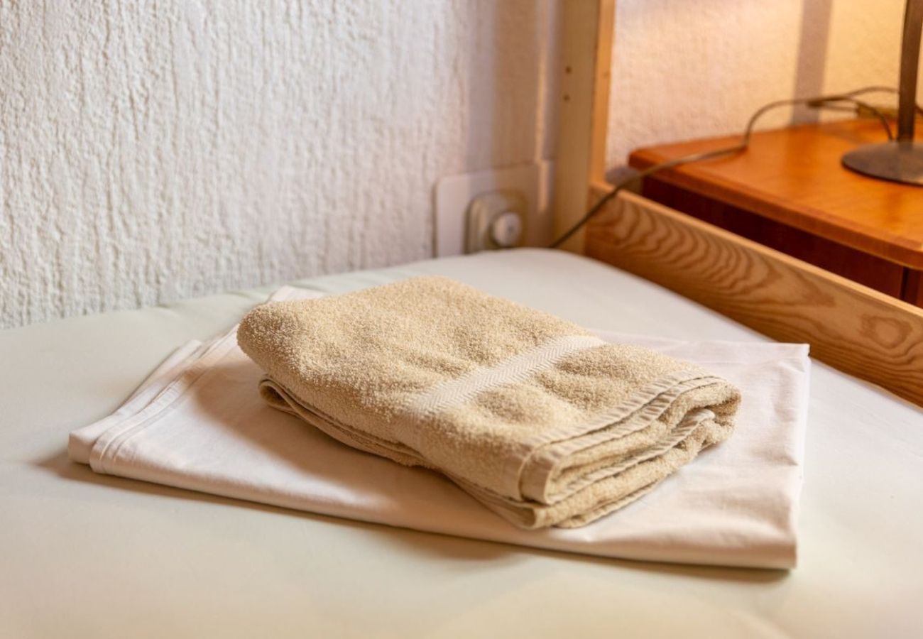 Apartment in Rab - Apartment in Barbat with Balcony, Air condition (660-3)