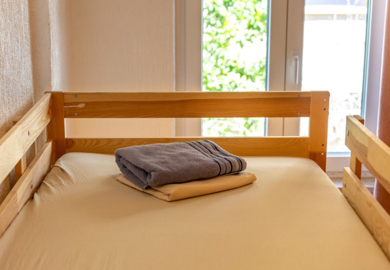 Apartment in Rab - Apartment in Barbat with Balcony, Air condition (660-3)