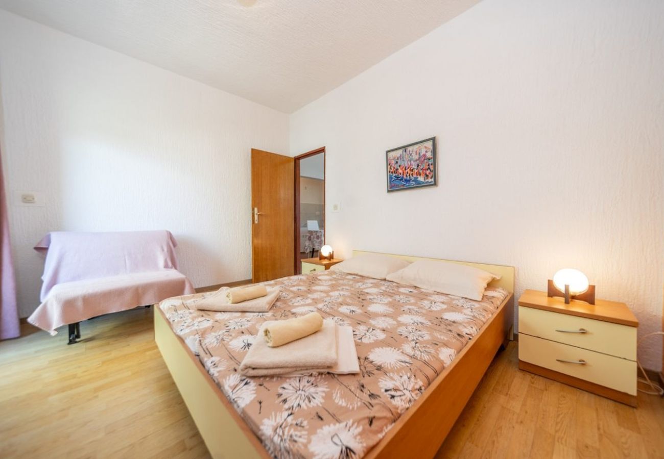 Apartment in Rab - Apartment in Barbat with Balcony, Air condition (660-3)