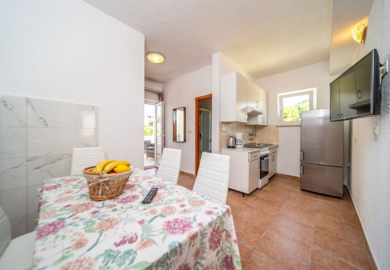 Apartment in Rab - Apartment in Barbat with Balcony, Air condition (660-3)