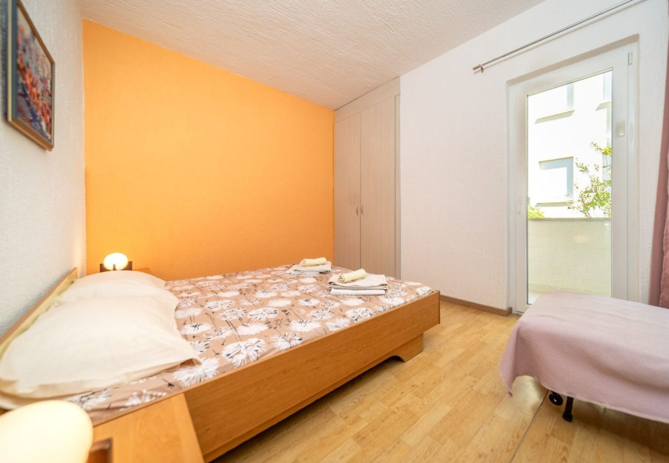 Apartment in Rab - Apartment in Barbat with Balcony, Air condition (660-3)