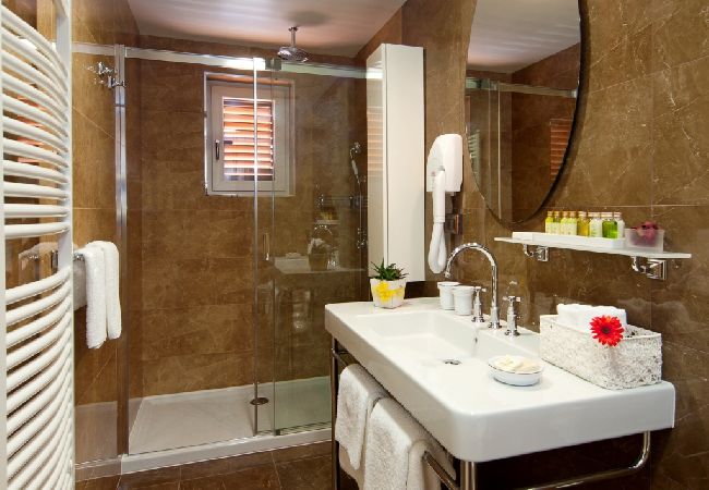 House in Labin - Holiday Home in Labin with Terrace, Air condition, WIFI, Washing machine (688-1) House in Labin - Holiday Home in Labin with Terrace, Air condition, WIFI, Washing machine (688-1)
