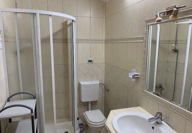 Apartment in Banjol - Apartment in Banjol with Seaview, Balcony, Air condition, WIFI (605-1) Apartment in Banjol - Apartment in Banjol with Seaview, Balcony, Air condition, WIFI (605-1)