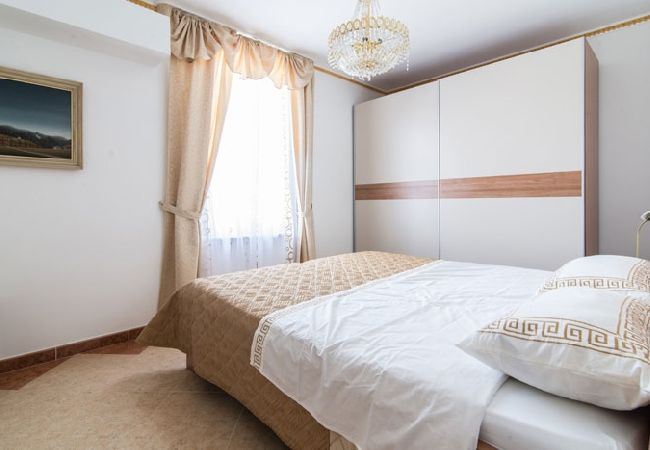 House in Savudrija - Holiday Home in Savudrija with Terrace, Air condition, WIFI, Washing machine (123-11) House in Savudrija - Holiday Home in Savudrija with Terrace, Air condition, WIFI, Washing machine (123-11)