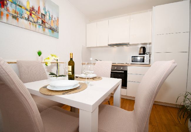 Apartment in Lopar - Apartment in Lopar with Terrace, Air condition, WIFI (613-1) Apartment in Lopar - Apartment in Lopar with Terrace, Air condition, WIFI (613-1)