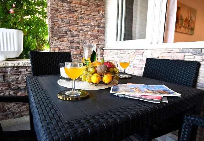 Apartment in Lopar - Apartment in Lopar with Terrace, Air condition, WIFI (613-1) Apartment in Lopar - Apartment in Lopar with Terrace, Air condition, WIFI (613-1)