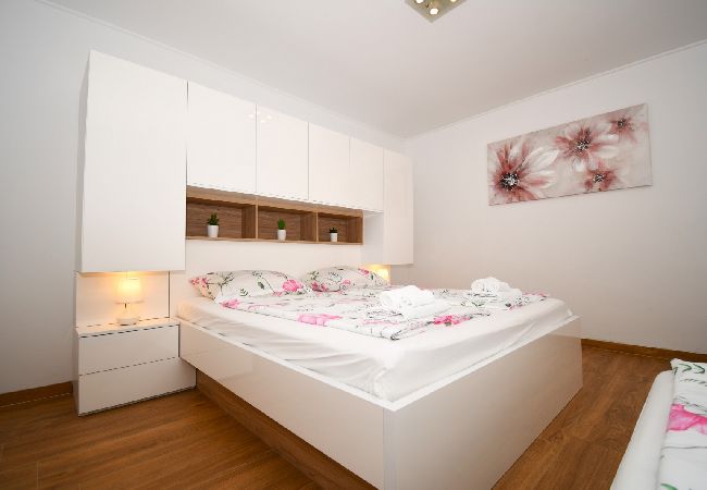 Apartment in Lopar - Apartment in Lopar with Terrace, Air condition, WIFI (613-1) Apartment in Lopar - Apartment in Lopar with Terrace, Air condition, WIFI (613-1)