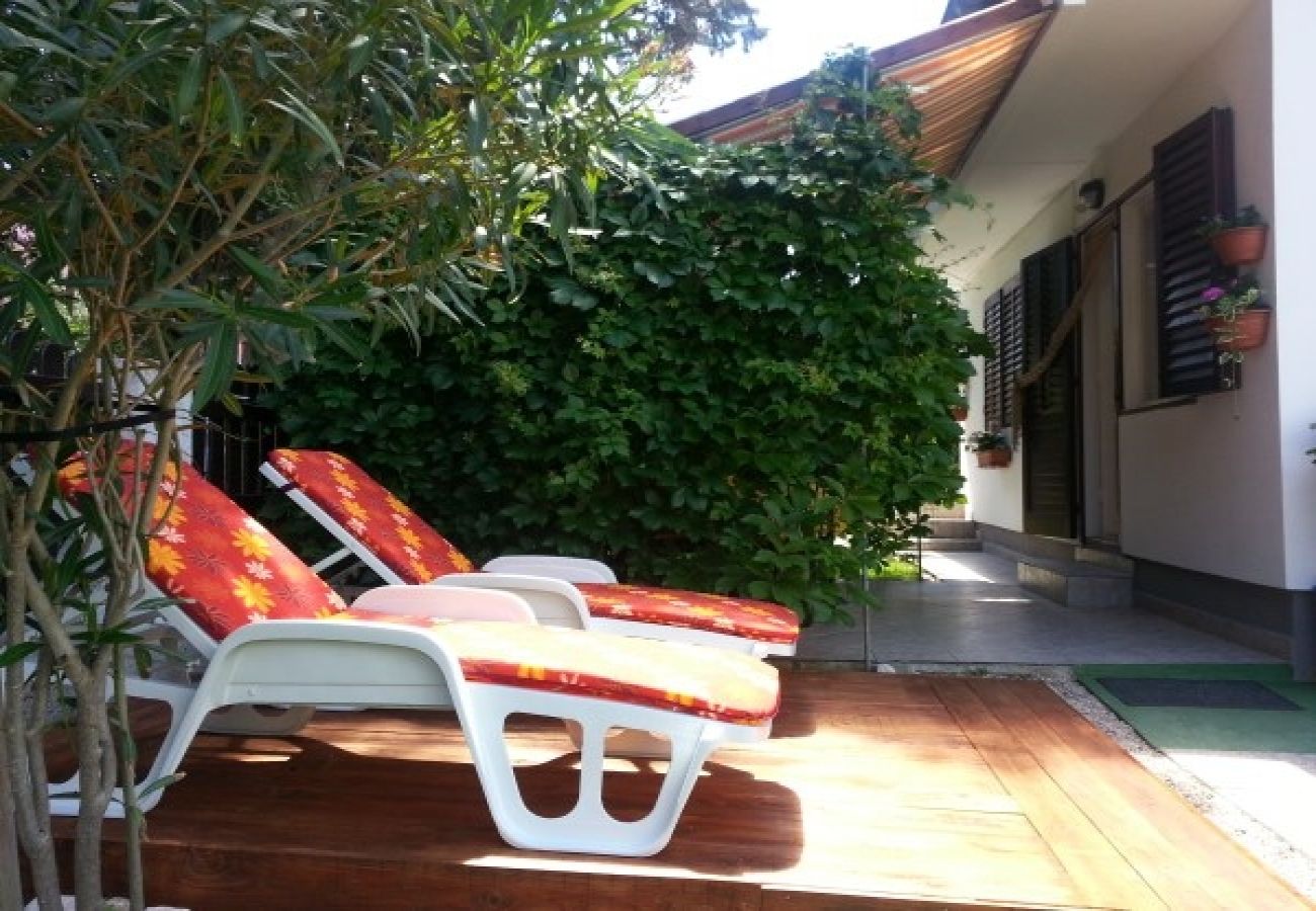 Studio in Privlaka - Studio apartment in Sabunike with Terrace, Air condition, WIFI (231-3)