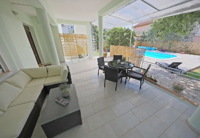 Apartment in Bibinje - Apartment in Bibinje with Terrace, Air condition, WIFI, Washing machine (877-1) Apartment in Bibinje - Apartment in Bibinje with Terrace, Air condition, WIFI, Washing machine (877-1)