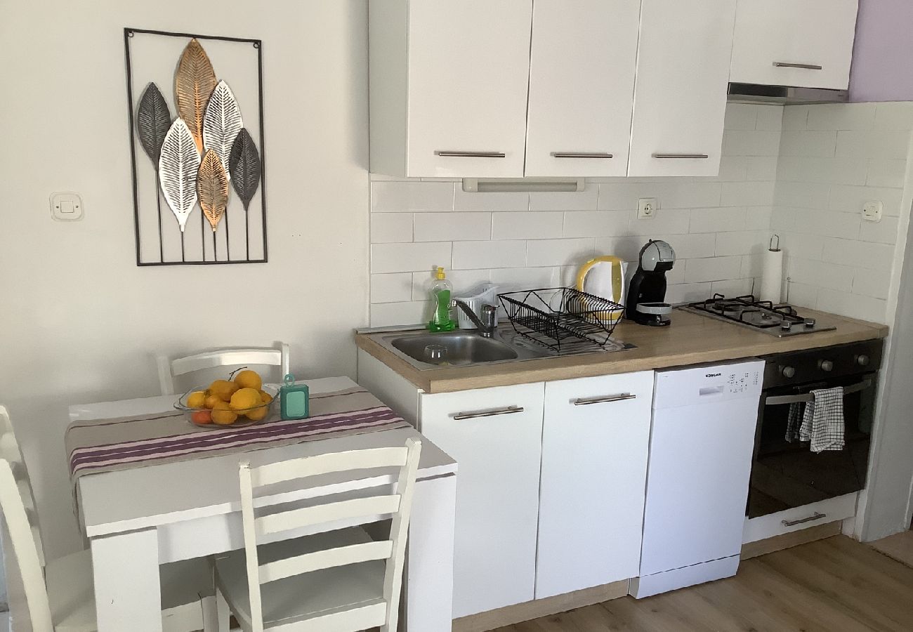 Apartment in Bibinje - Apartment in Bibinje with Terrace, Air condition, WIFI, Washing machine (877-2)