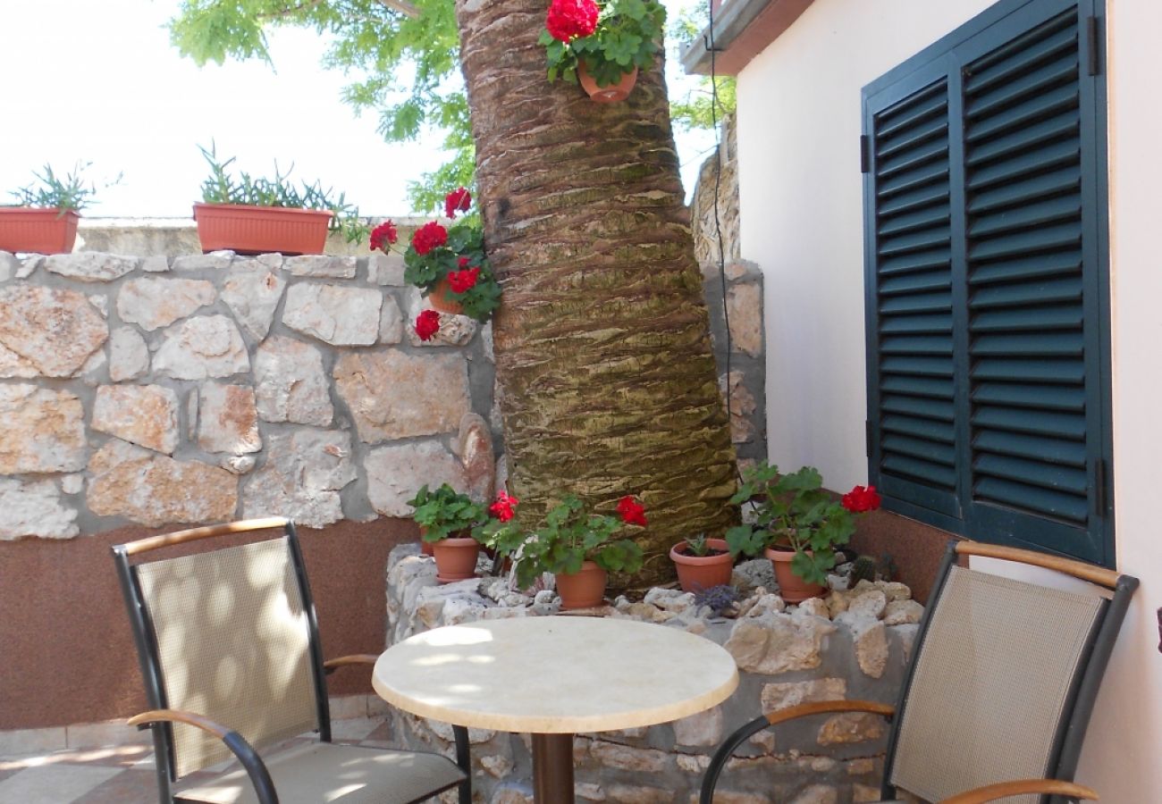 Studio in Privlaka - Studio apartment in Privlaka with Balcony, Air condition, WIFI (878-2)