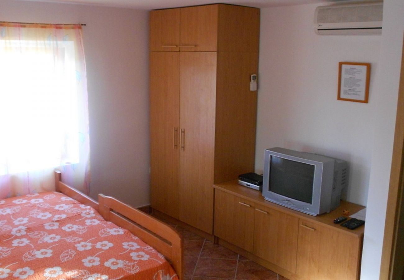 Studio in Privlaka - Studio apartment in Privlaka with Balcony, Air condition, WIFI (878-2)