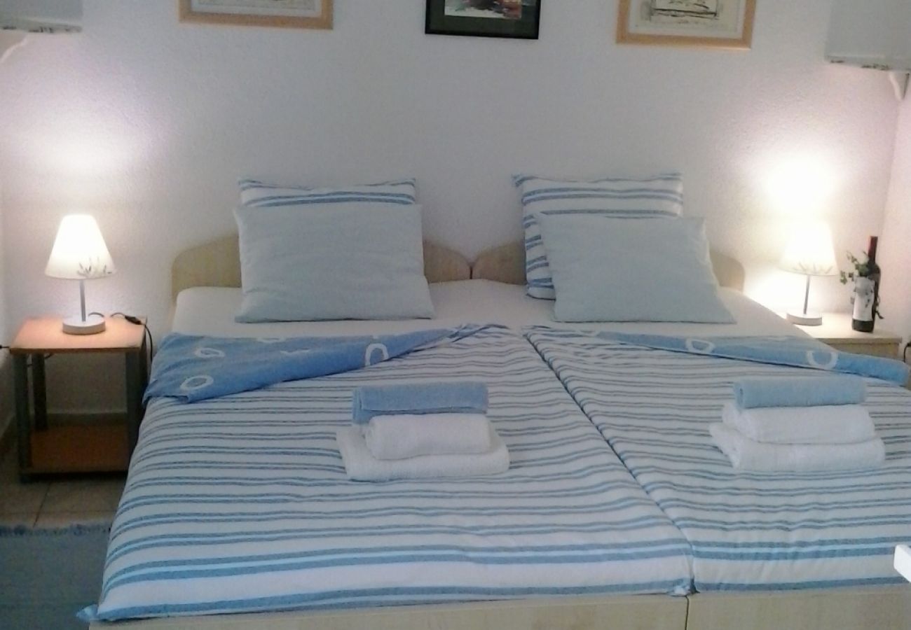 Studio in Veli Rat - Studio apartment in Veli Rat with Seaview, Balcony, Washing machine (882-1)