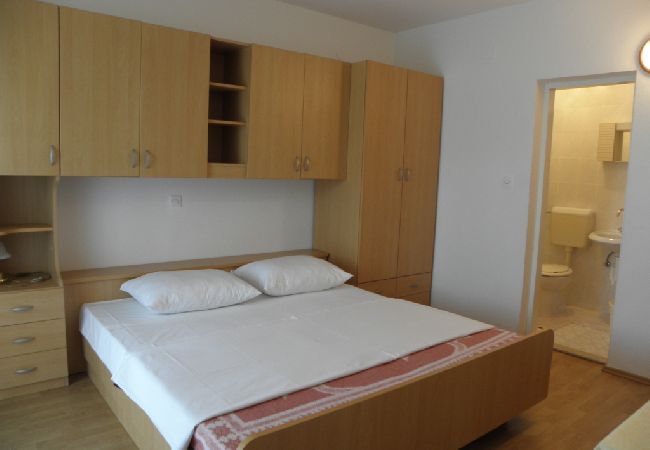 Apartment in Lopar - Apartment in Lopar with Balcony, Air condition, WIFI, Washing machine (893-1) Apartment in Lopar - Apartment in Lopar with Balcony, Air condition, WIFI, Washing machine (893-1)