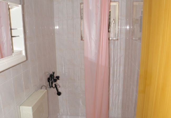 Apartment in Lopar - Apartment in Lopar with Balcony, Air condition, WIFI, Washing machine (893-1) Apartment in Lopar - Apartment in Lopar with Balcony, Air condition, WIFI, Washing machine (893-1)