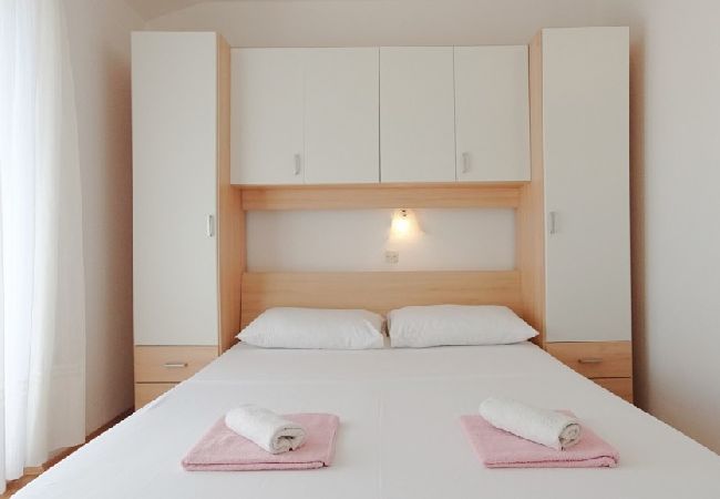 Apartment in Lopar - Apartment in Lopar with Terrace, Air condition, WIFI, Washing machine (893-3) Apartment in Lopar - Apartment in Lopar with Terrace, Air condition, WIFI, Washing machine (893-3)