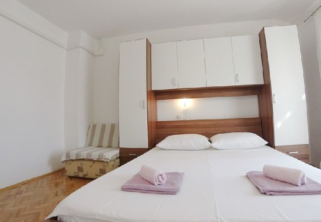 Apartment in Lopar - Apartment in Lopar with Terrace, Air condition, WIFI, Washing machine (893-3) Apartment in Lopar - Apartment in Lopar with Terrace, Air condition, WIFI, Washing machine (893-3)