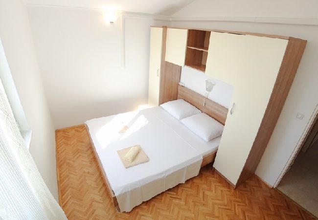 Apartment in Lopar - Apartment in Lopar with Terrace, Air condition, WIFI, Washing machine (893-4) Apartment in Lopar - Apartment in Lopar with Terrace, Air condition, WIFI, Washing machine (893-4)