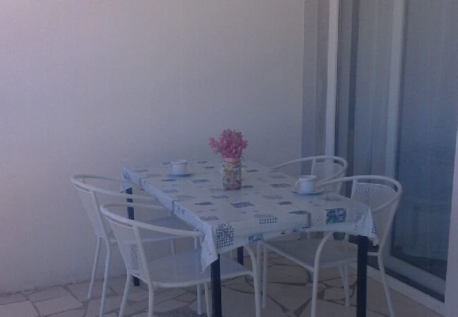 Apartment in Duce - Apartment in Duće with Seaview, Terrace, Air condition, WIFI (900-2) Apartment in Duce - Apartment in Duće with Seaview, Terrace, Air condition, WIFI (900-2)