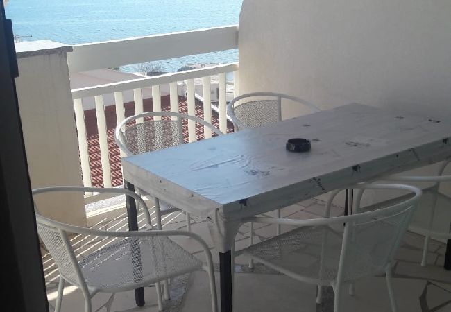 Apartment in Duce - Apartment in Duće with Seaview, Terrace, Air condition, WIFI (900-2) Apartment in Duce - Apartment in Duće with Seaview, Terrace, Air condition, WIFI (900-2)