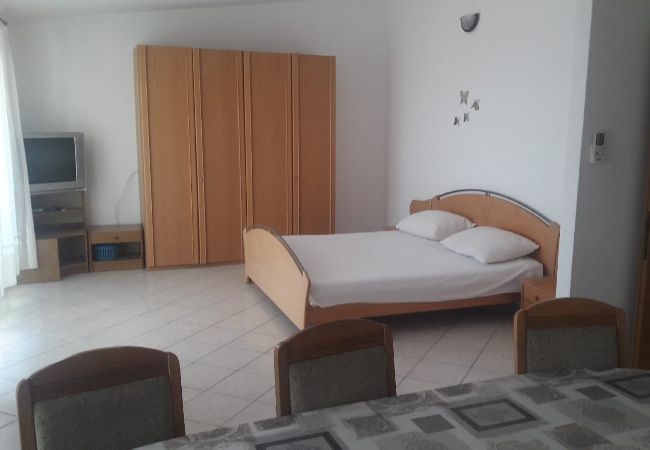 Apartment in Duce - Apartment in Duće with Seaview, Terrace, Air condition, WIFI (900-2) Apartment in Duce - Apartment in Duće with Seaview, Terrace, Air condition, WIFI (900-2)