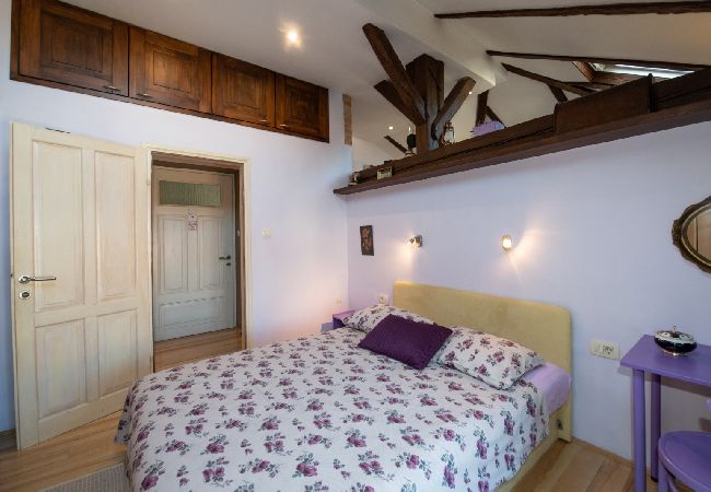 Apartment in Opatija - Apartment in Opatija with Air condition, WIFI, Washing machine (905-2) Apartment in Opatija - Apartment in Opatija with Air condition, WIFI, Washing machine (905-2)