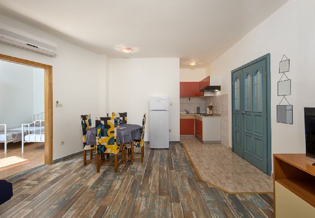 Apartment in Supetarska Draga - Apartment in Supetarska Draga with Seaview, Balcony, Air condition, WIFI (3321-1) Apartment in Supetarska Draga - Apartment in Supetarska Draga with Seaview, Balcony, Air condition, WIFI (3321-1)