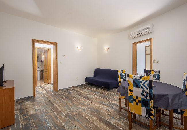 Apartment in Supetarska Draga - Apartment in Supetarska Draga with Seaview, Balcony, Air condition, WIFI (3321-1) Apartment in Supetarska Draga - Apartment in Supetarska Draga with Seaview, Balcony, Air condition, WIFI (3321-1)