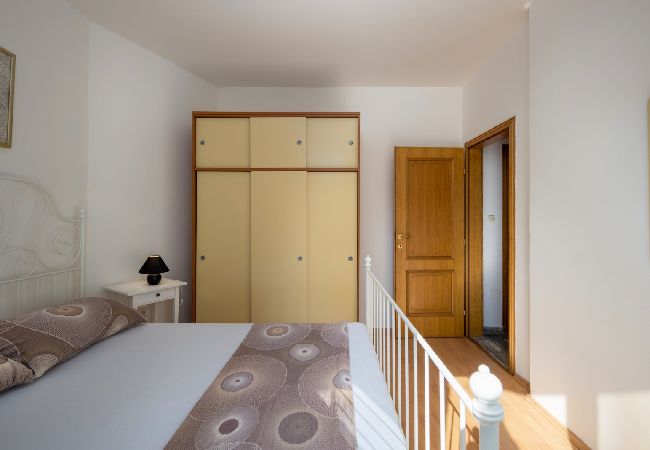 Apartment in Supetarska Draga - Apartment in Supetarska Draga with Seaview, Balcony, Air condition, WIFI (3321-1) Apartment in Supetarska Draga - Apartment in Supetarska Draga with Seaview, Balcony, Air condition, WIFI (3321-1)