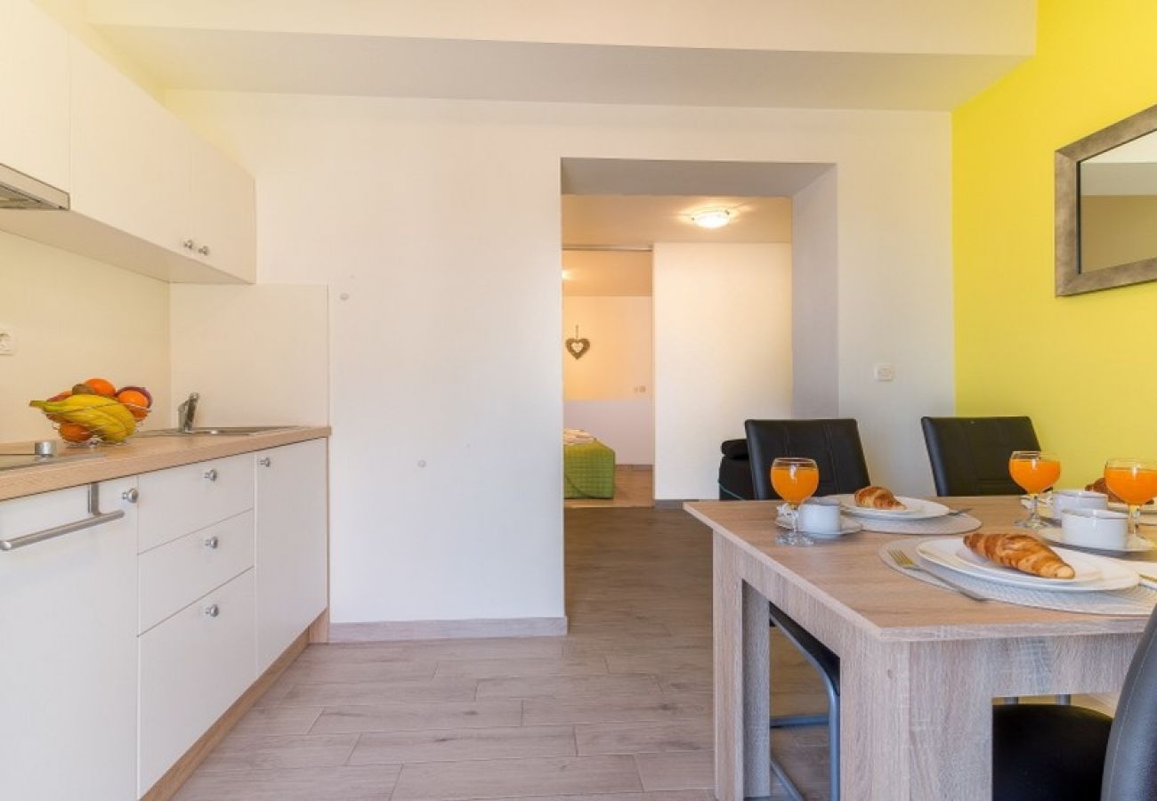 Apartment in Nin - Apartment in Nin with Terrace, Air condition, WIFI (864-3)