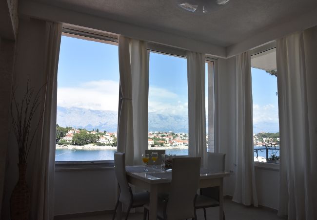 House in Sumartin - Holiday Home in Sumartin with Seaview, Air condition, WIFI, Washing machine (682-2) House in Sumartin - Holiday Home in Sumartin with Seaview, Air condition, WIFI, Washing machine (682-2)