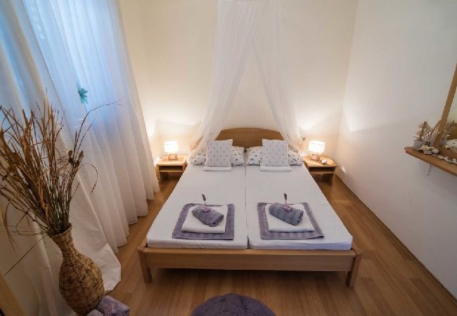 House in Sumartin - Holiday Home in Sumartin with Seaview, Air condition, WIFI, Washing machine (682-2) House in Sumartin - Holiday Home in Sumartin with Seaview, Air condition, WIFI, Washing machine (682-2)