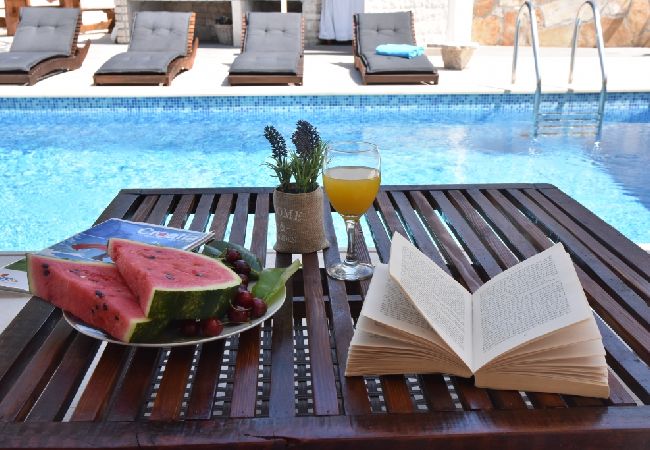 House in Sumartin - Holiday Home in Sumartin with Seaview, Air condition, WIFI, Washing machine (682-2) House in Sumartin - Holiday Home in Sumartin with Seaview, Air condition, WIFI, Washing machine (682-2)