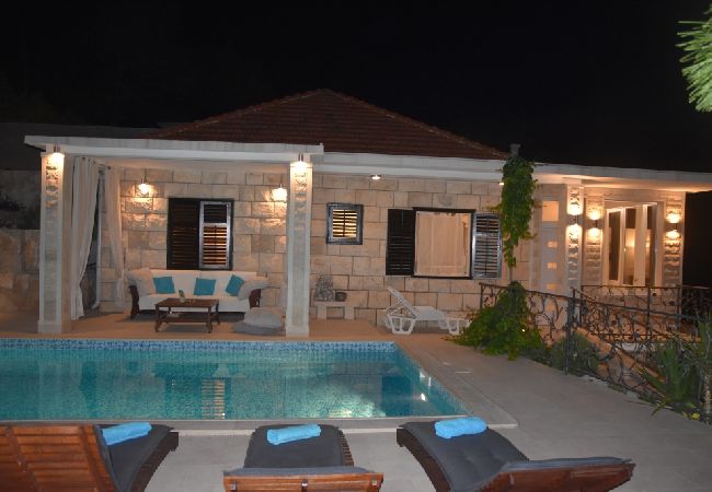 House in Sumartin - Holiday Home in Sumartin with Seaview, Air condition, WIFI, Washing machine (682-2) House in Sumartin - Holiday Home in Sumartin with Seaview, Air condition, WIFI, Washing machine (682-2)
