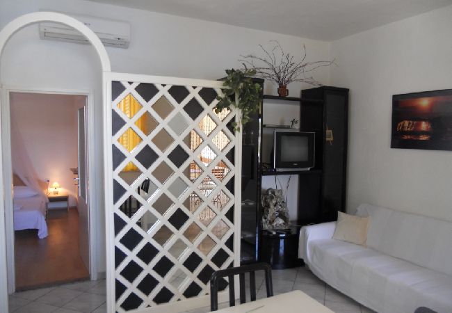House in Sumartin - Holiday Home in Sumartin with Seaview, Air condition, WIFI, Washing machine (682-2) House in Sumartin - Holiday Home in Sumartin with Seaview, Air condition, WIFI, Washing machine (682-2)