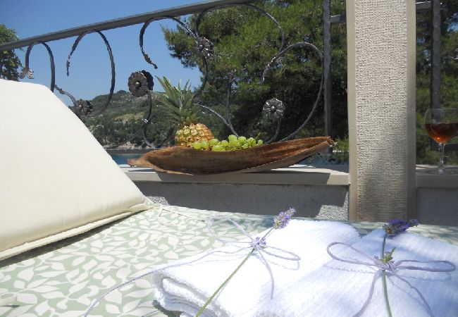 House in Sumartin - Holiday Home in Sumartin with Seaview, Air condition, WIFI, Washing machine (682-2) House in Sumartin - Holiday Home in Sumartin with Seaview, Air condition, WIFI, Washing machine (682-2)