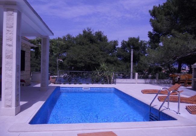 House in Sumartin - Holiday Home in Sumartin with Seaview, Air condition, WIFI, Washing machine (682-2) House in Sumartin - Holiday Home in Sumartin with Seaview, Air condition, WIFI, Washing machine (682-2)
