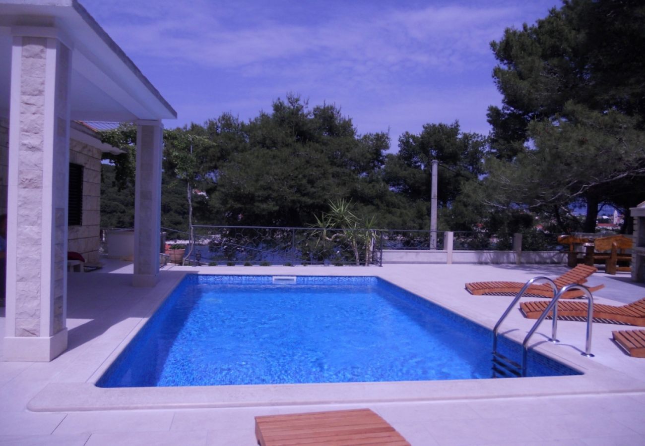 House in Sumartin - Holiday Home in Sumartin with Seaview, Air condition, WIFI, Washing machine (682-2)