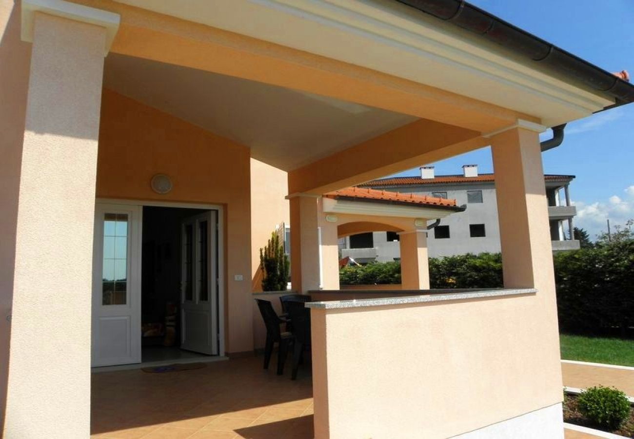 Apartment in Premantura - Apartment in Premantura with Terrace, Air condition, WIFI, Washing machine (3352-26)