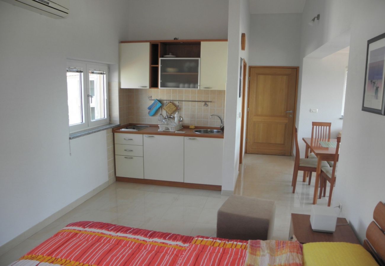 Studio in Premantura - Studio apartment in Premantura with Seaview, Air condition, WIFI, Washing machine (3352-30)