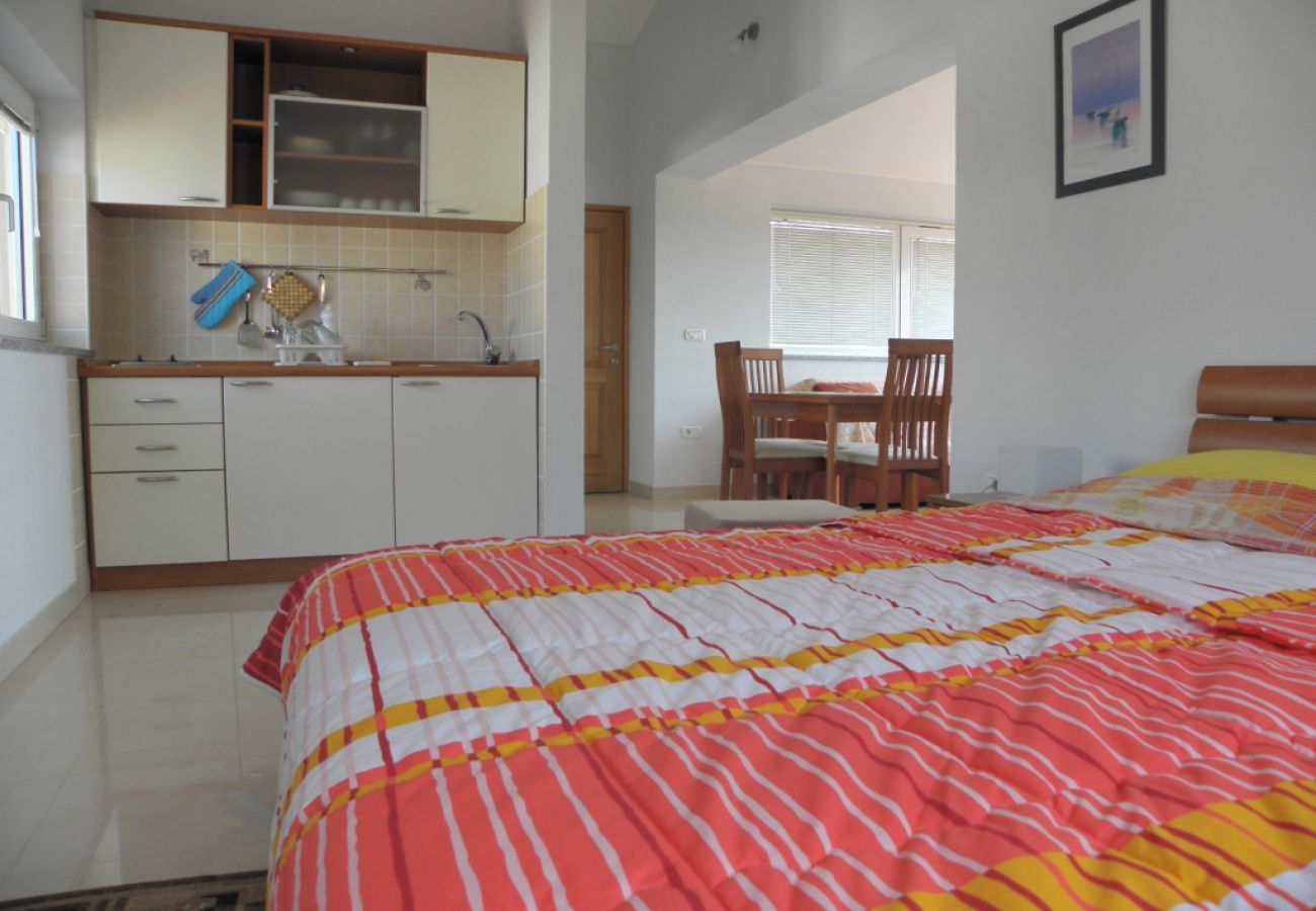 Studio in Premantura - Studio apartment in Premantura with Seaview, Air condition, WIFI, Washing machine (3352-30)