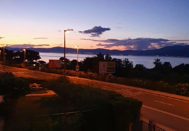 Apartment in Supetar - Apartment in Supetar with Seaview, Terrace, Air condition, WIFI (3361-1) Apartment in Supetar - Apartment in Supetar with Seaview, Terrace, Air condition, WIFI (3361-1)