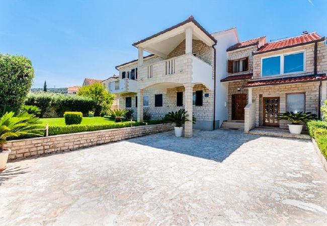 Apartment in Supetar - Apartment in Supetar with Seaview, Terrace, Air condition, WIFI (3361-1) Apartment in Supetar - Apartment in Supetar with Seaview, Terrace, Air condition, WIFI (3361-1)